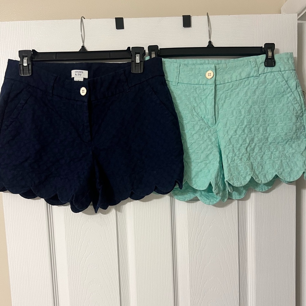 crown & ivy Scalloped-Hem High-Waist Shorts in Navy & Mint Size 4 ⭐️ like new